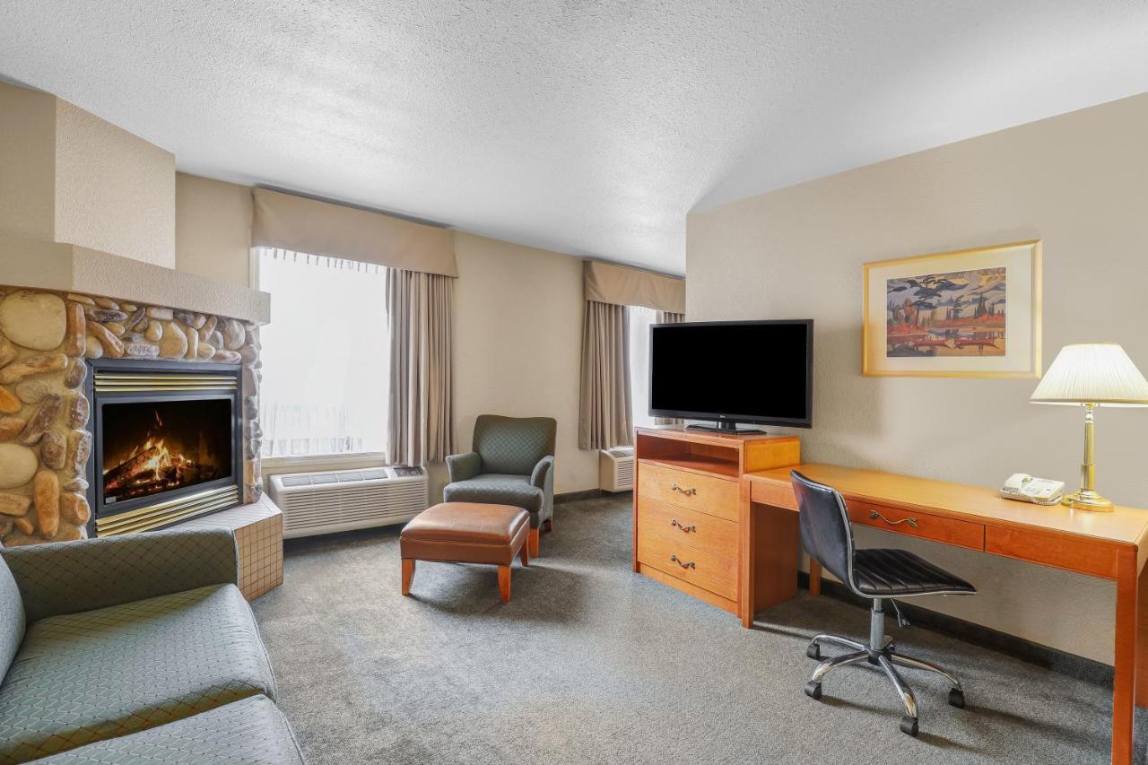 Days Inn By Wyndham Red Deer Exterior photo