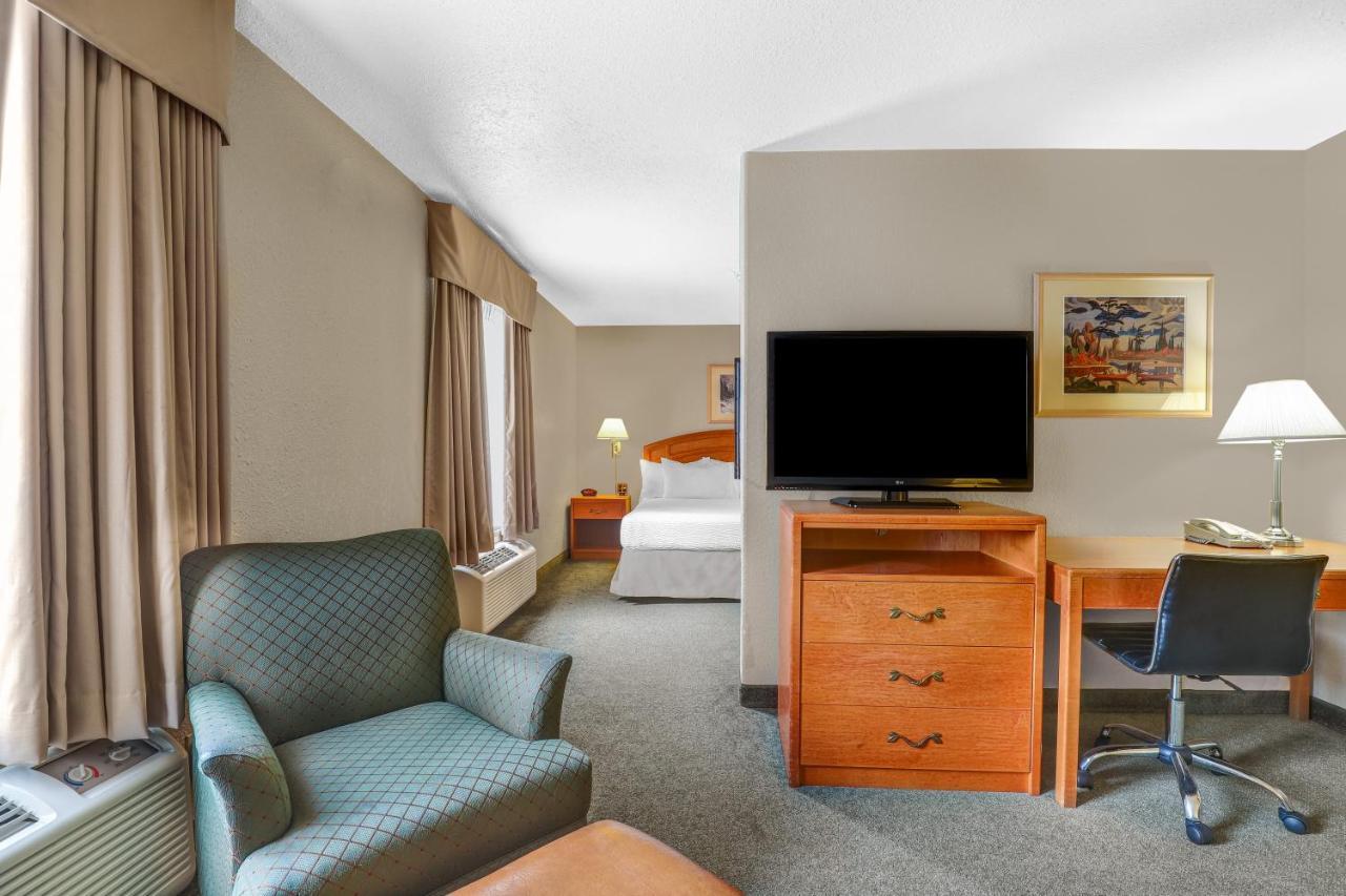 Days Inn By Wyndham Red Deer Exterior photo