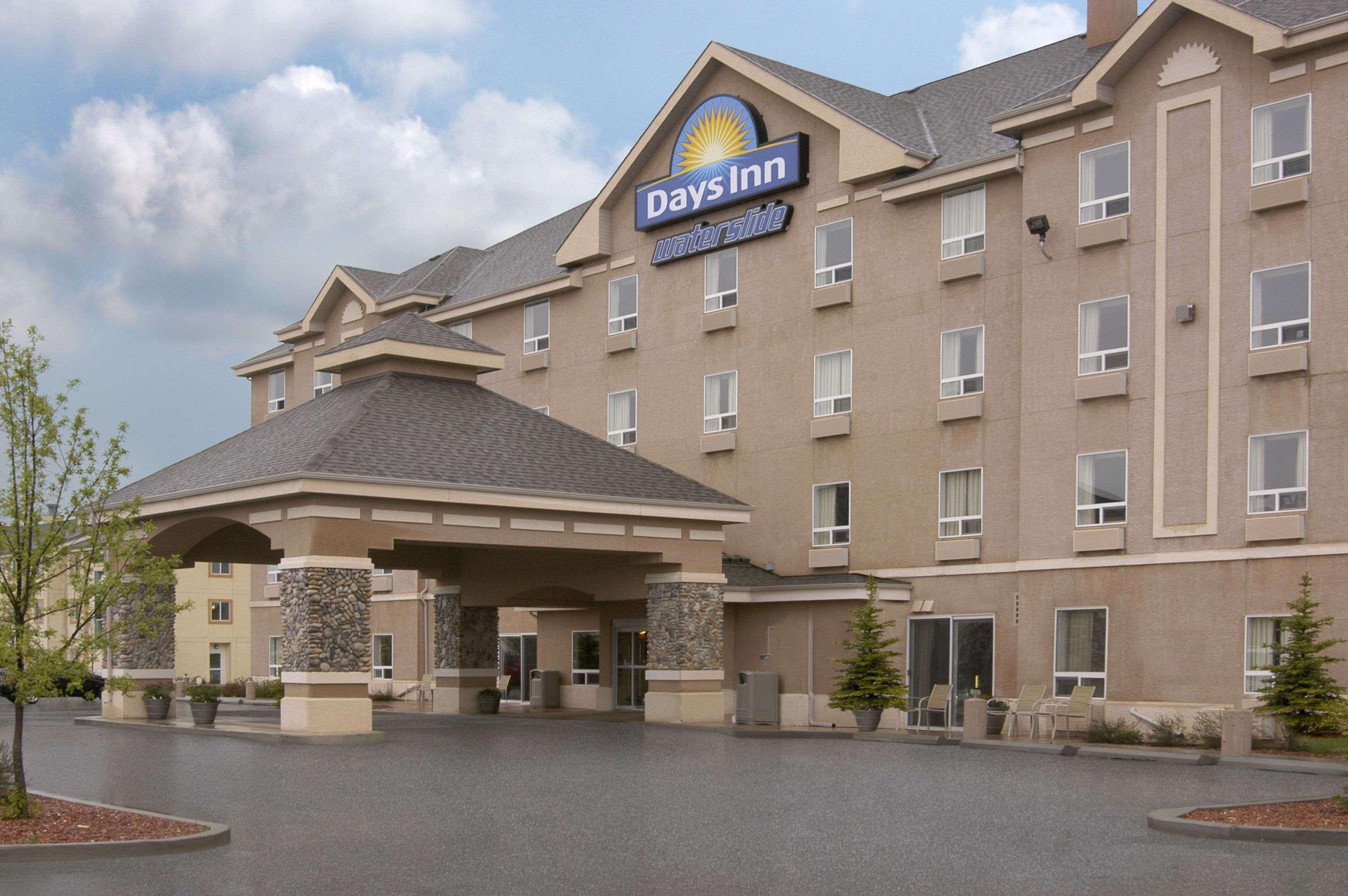 Days Inn By Wyndham Red Deer Exterior photo